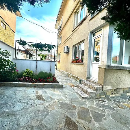 Guestrooms Stoyanovi Pensión 3*