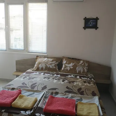 Guestrooms Stoyanovi * تشيرنوموريتس